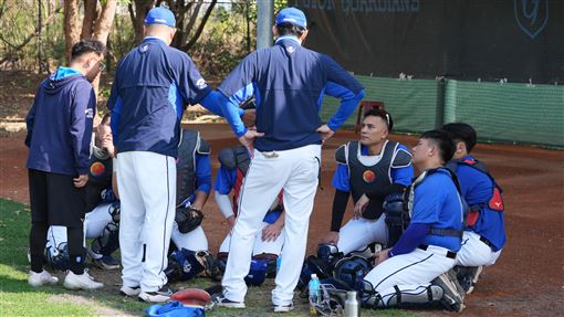 林岱安加入悍將第一天　學弟把握機會交流