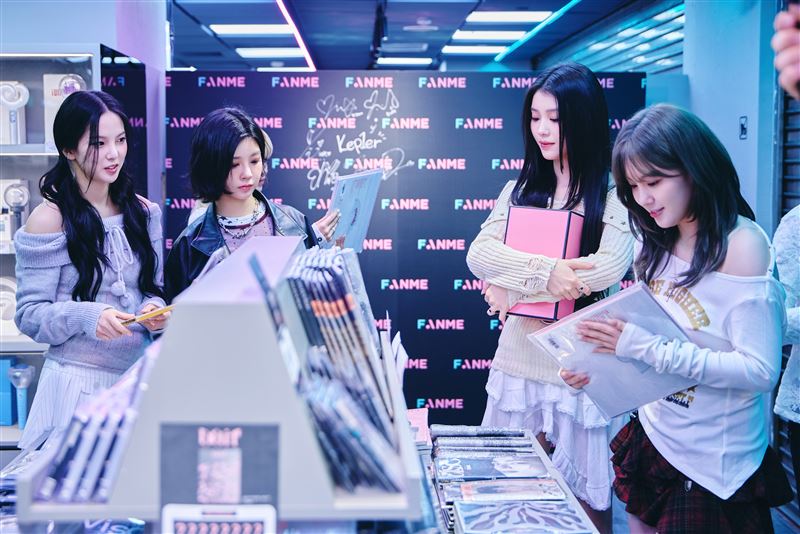 Kep1er親臨FANME旗艦據點，親身感受「西門地下市」獨有的IP潮流引力。（圖／DayDreamer提供）