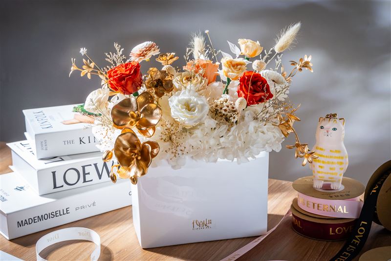 永生花禮「大型盆花」。（圖／「代官山花苑／ダイカンヤマ花苑」提供）