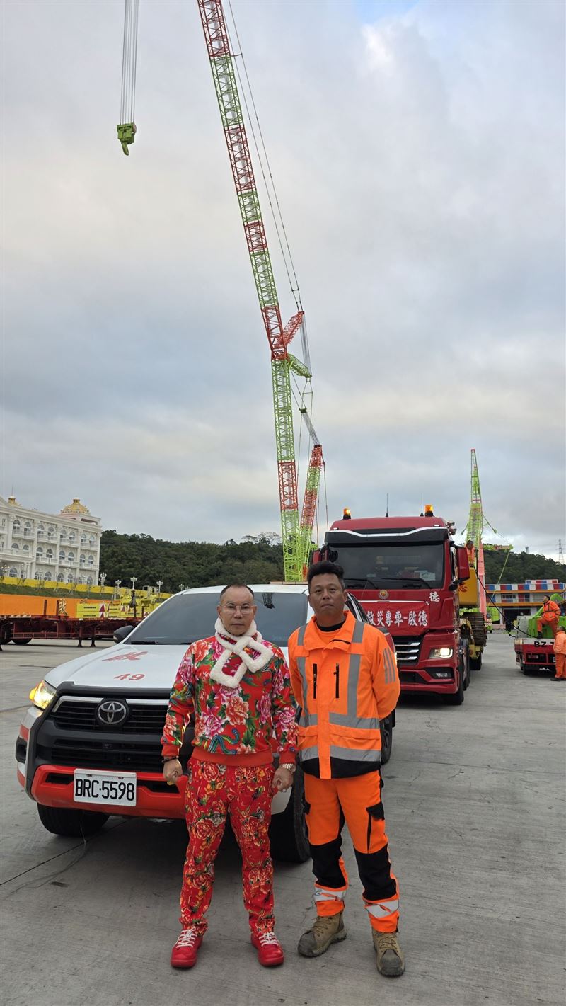 「吊車大王」看到新聞決定出手相助。（圖／胡漢龑提供）