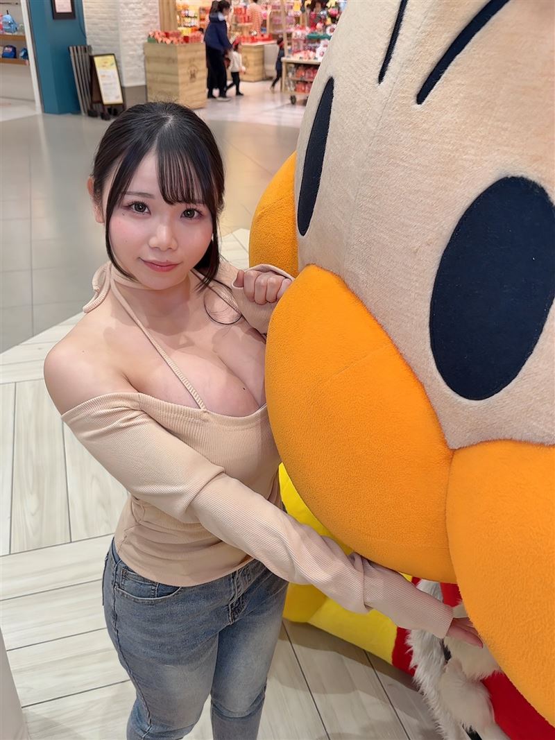 戀川小桃私下最喜歡色色的事，於是從寫真女星轉職成為AV女優。（圖／翻攝自戀川小桃Ｘ）