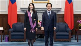 總統賴清德頒授捷克前眾議長艾達莫娃「特種大綬景星勳章」（圖／總統府提供） 