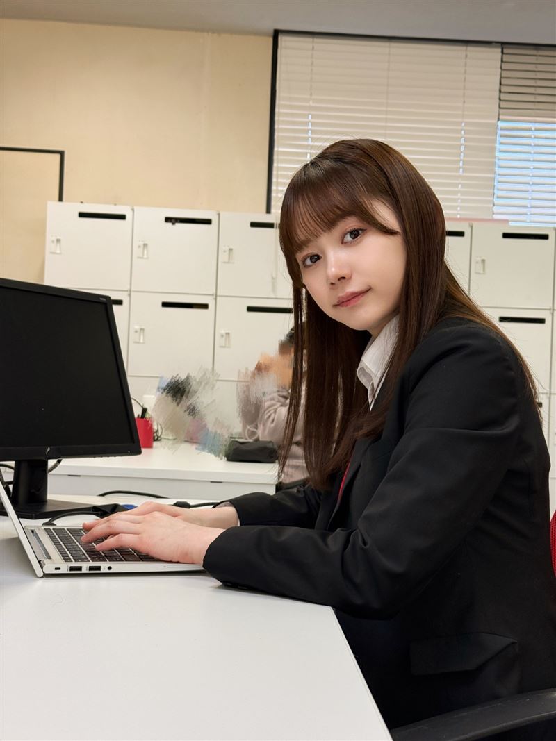 SOD集團人事部女子社員「與田日影」出道拍AV，首次在鏡頭前和男優發生性行為，感到非常緊張。（圖／翻攝自與田日影Ｘ）