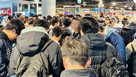 20日的巨城百貨內，學生人潮相當多。（圖／翻攝自Big City遠東巨城購物中心臉書）