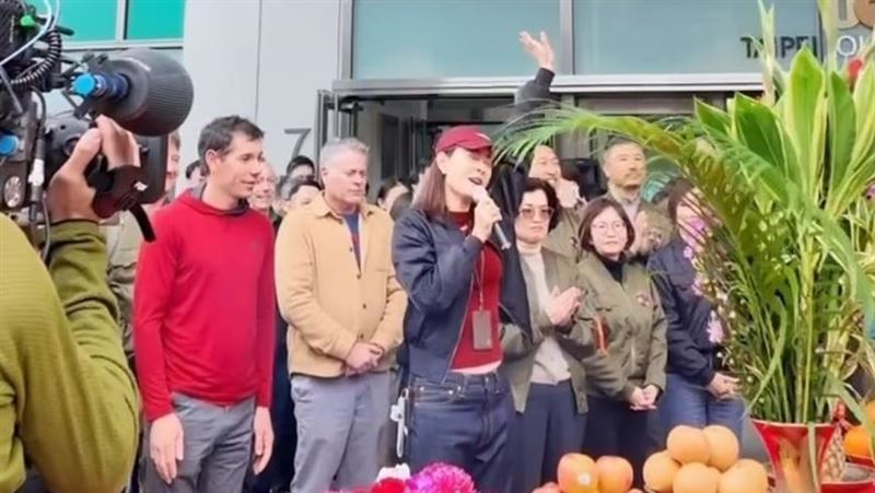 賈永婕高喊：幹大事超爽的啦！(圖／翻攝自賈永婕臉書)