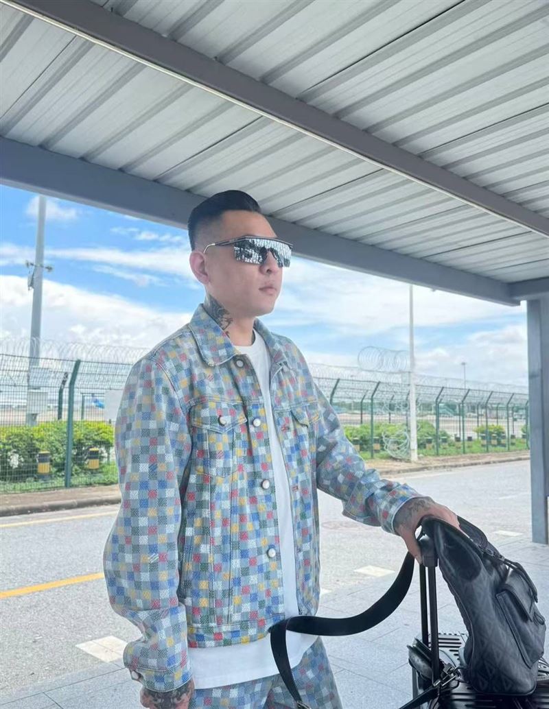 蹦闆從事代購精品數10年。（圖／翻攝自IG）