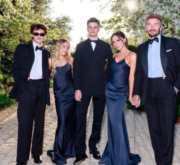 然而，布魯克林如今揭露，維多利亞不僅打斷第一支舞流程，還在眾目睽睽下對他做出「極為不恰當的舞蹈動作」。（圖／翻攝自貝克漢IG）