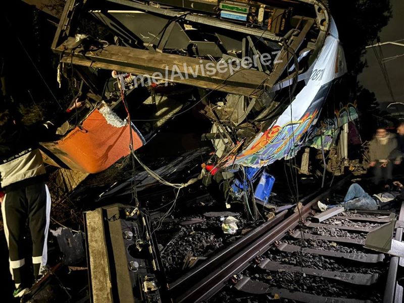 這起列車出軌事故發生因長期資金不足，導致鐵路事故頻繁的地區。（圖／翻攝自X平台 @heinformant_x）