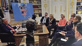 川普的領土野心一點都藏不住，或說他根本沒打算藏。20日他又在社群曬出AI生成圖片，裏頭地圖包括格陵蘭、加拿大、委內瑞拉，都同樣被漆上和美國國土相同的星條旗顏色。（圖／翻攝自X平台 @boiagentone）