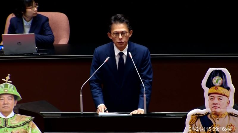 立法院全院委員會處理彈劾總統賴清德案，黃國昌說明提案意旨。（圖／翻攝畫面）
