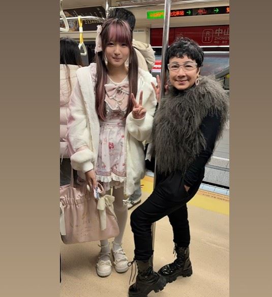 謝麗金事後形容，當時目測女孩大約17歲，穿搭風格讓她直呼難得一見。（圖／翻攝自謝麗金FB）