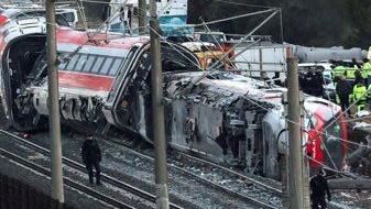 紐時報導指出，其中一輛對撞的火車似乎遺失火車底盤。（圖／翻攝自X平台 @SegundaSpanish）