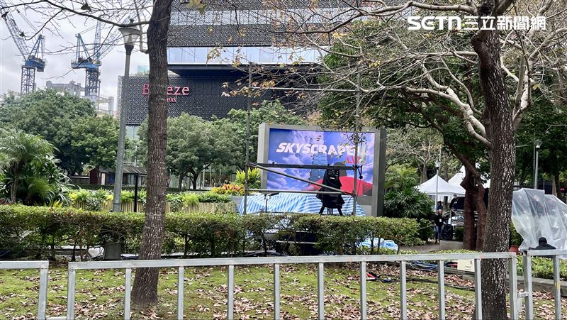 台北101對面信義廣場預計將有大螢幕轉播。(圖／記者賴俊佑攝影）