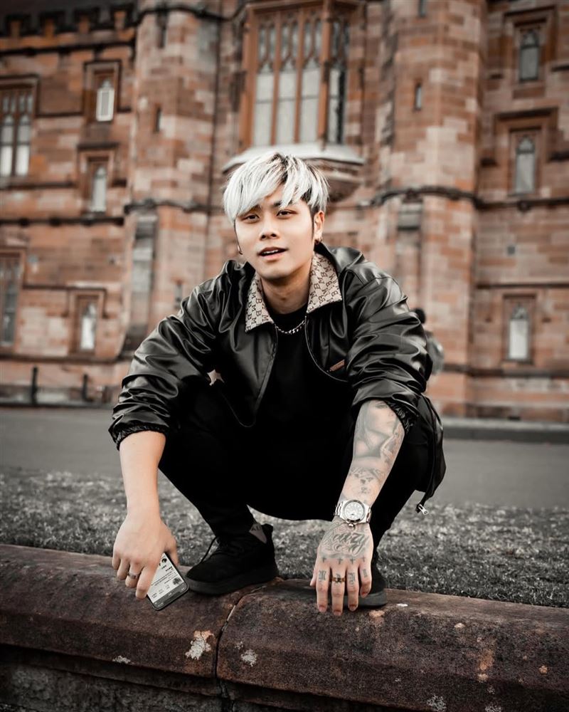 蕾菈爆夜宿「瘋男」成員晨灰。（圖／翻攝自晨灰IG）