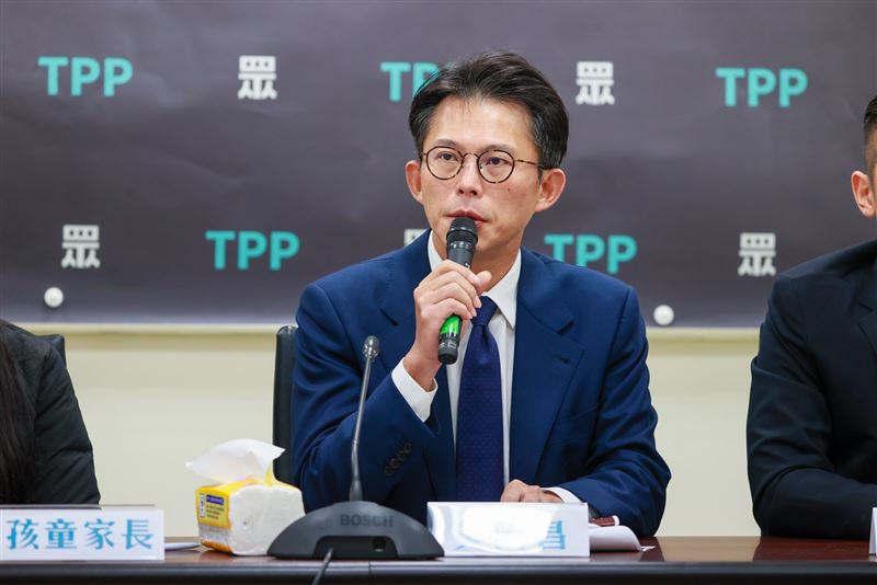 黃國昌批評民進黨到今天還在操作這個議題，就知道民進黨一天到晚在搞政治鬥爭。（圖／民眾黨團提供）