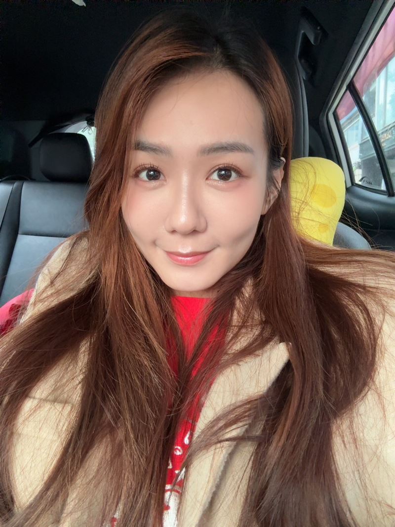 升格準媽媽的李又汝氣色紅潤，散發溫柔光芒。（圖／民視提供）