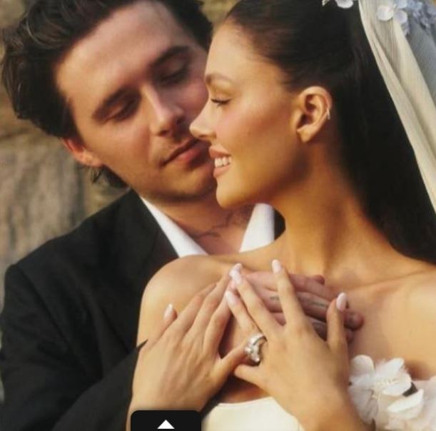 貝克漢長子布魯克林為了愛妻妮可拉槓上父母。（圖／翻攝自IG)