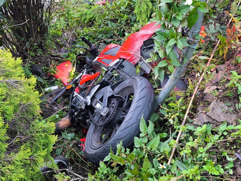 許多青年學子、大學生揪團夜衝武嶺、合歡山看日出，容易因疲勞駕駛、不熟悉路況發生車禍。(圖／翻攝畫面)