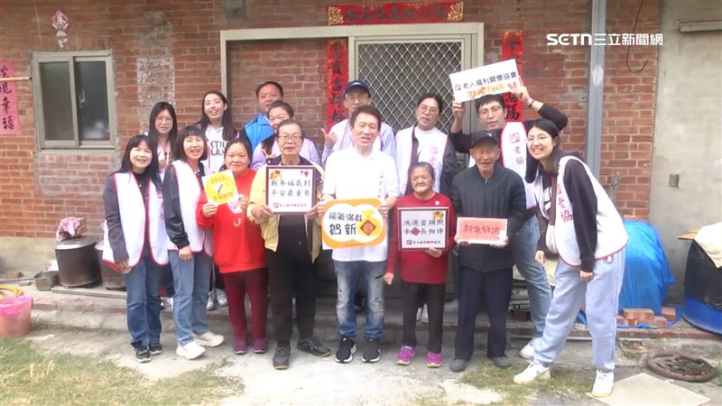 寒冬送暖！郭子乾伴獨居長者圍爐、大掃除