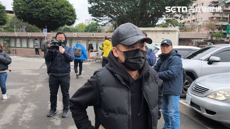 陳子俊離開法庭。（圖／記者莊淇鈞攝影）