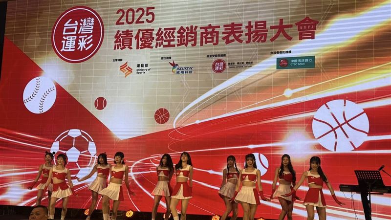 台灣運彩2025年銷售逆勢突破710億元，總經理林博泰指出，透過加開場中投注與網球賽事，成功填補無大賽缺口。展望2026年，受惠世界棒球經典賽、世足賽與亞運三大賽事登場，運彩喊出挑戰850億元營收目標，要再創歷史新高。（圖／記者師瑞德攝影）