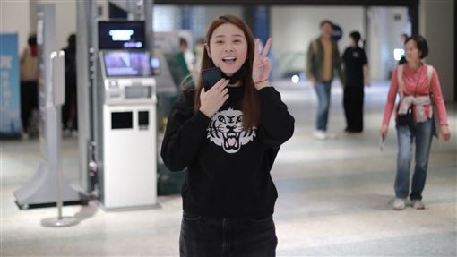 李燕淡出演藝圈真相曝光！震驚全網