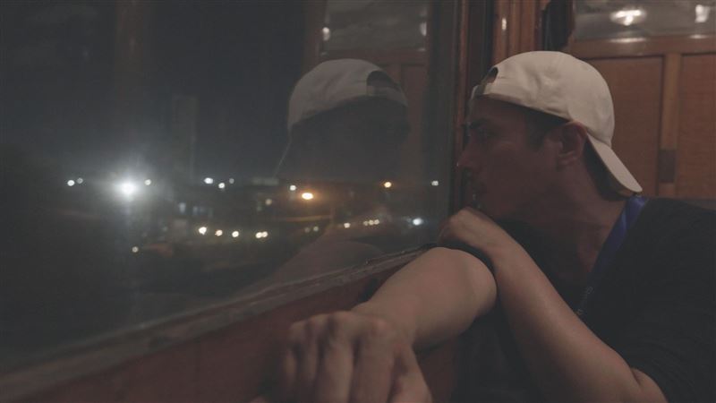 莊凱勛搭澳洲懷舊列車憶父愛。（圖／公共電視、新傳媒提供）