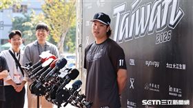 經典賽台灣隊集訓，投手古林睿煬接受媒體聯訪。（圖／記者劉彥池攝影）