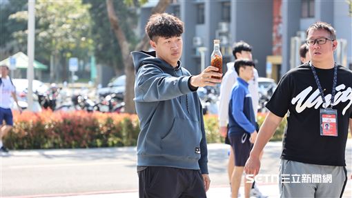 經典賽用球好滑！　莊昕諺武器球丟不出來