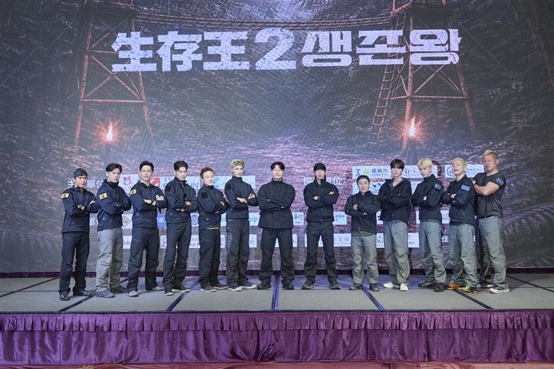 《生存王2》在嘉義舉辦記者會，徐愷(左4）被金鐘國認證體能超強。（圖／童心娛樂提供）