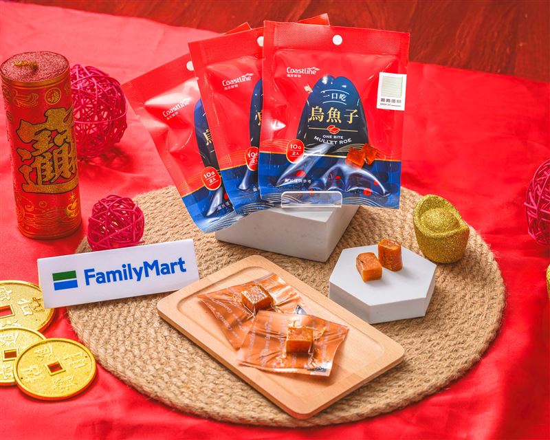 全家限量開賣「一口吃烏魚子」，一口一片即開即食，新春優惠價79元，與中杯阿里山極選綜合咖啡合購，享39元加價購超值優惠。（圖／品牌業者提供）
