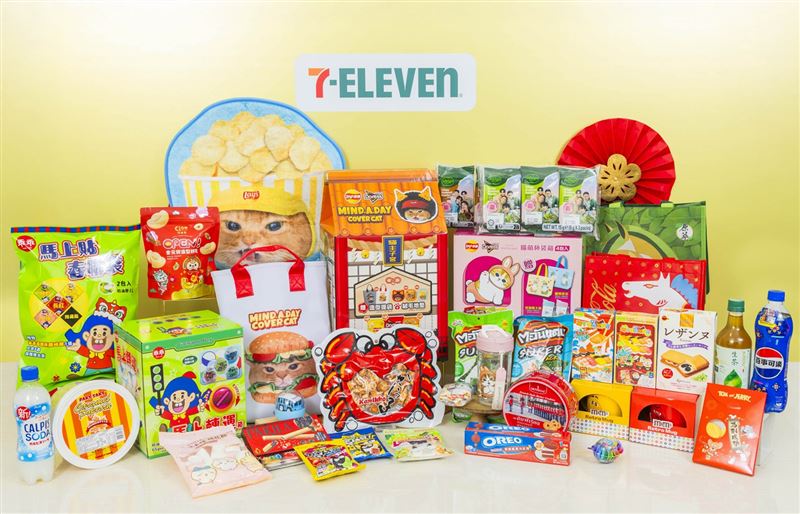 針對過年走春、聚會、補給等多元購買需求，7-ELEVEN自1月28日起到3月3日止推出「金馬開運主題專案架」。（圖／品牌業者提供）