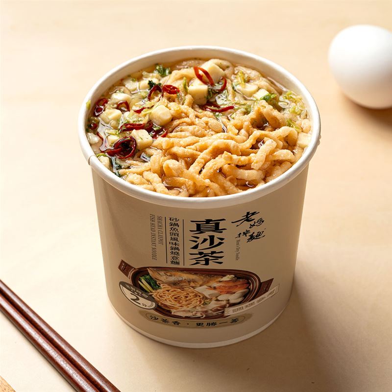 老媽拌麵洞察消費者即食食品習慣，推出「真沙茶沙鍋魚頭風味鍋燒意麵」。（圖／品牌業者提供）