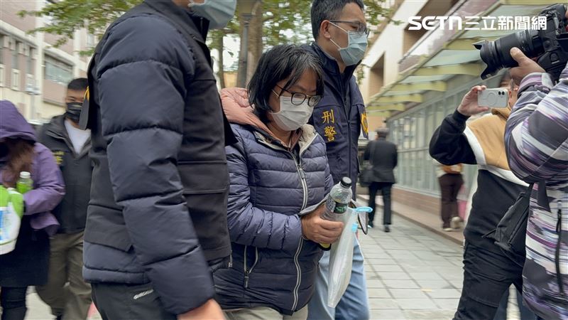 涉嫌與「滿堂紅」合作替詐團洗錢的旺紅公司負責人兼會計牟得真,訊後聲押禁見。(圖/記者楊佩琪攝)