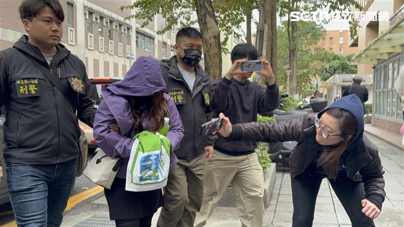 涉嫌與「滿堂紅」合作替詐團洗錢的荃冠公司負責人張琴芳。（圖／記者楊佩琪攝）