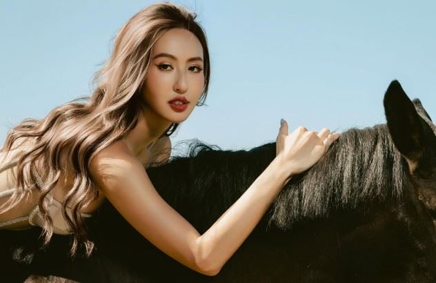 薔薔（林嘉凌）近年轉戰自媒體經營有成。（圖／翻攝自薔薔IG）