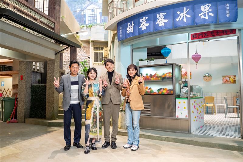 （左起）夏靖庭、嚴正嵐、侯彥西、柯素雲出席《大愛街二巷》記者會。（圖／大愛電視提供）