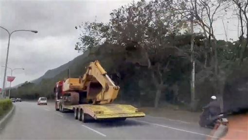 吊車王出手助光復災民　家屬：挖到誰都好