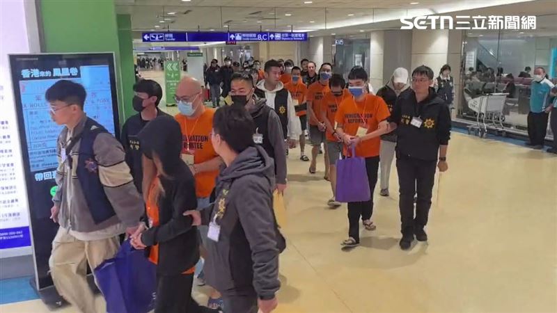 四海幫海森堂成員赴菲律賓設立詐騙機房遭逮遣返。(圖/翻攝畫面)
