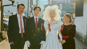 陳漢典、Lulu（黃路梓茵）去日本拍婚紗，邀請父母一家四口合影。（圖／翻攝自IG @sunnygirl800424）