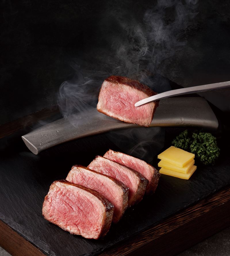 王品牛排全新推出「帶骨牛排系列」雙人套餐。(圖／王品牛排提供）
