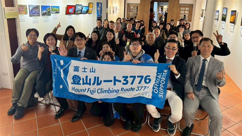 日本的富士山百景攝影展首次登台！