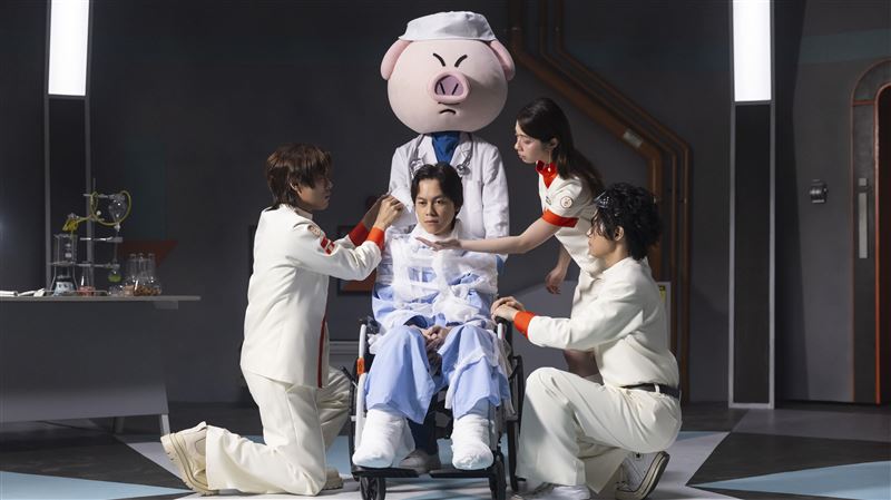 百萬YTR罹重病坐輪椅現身 告五人出手了