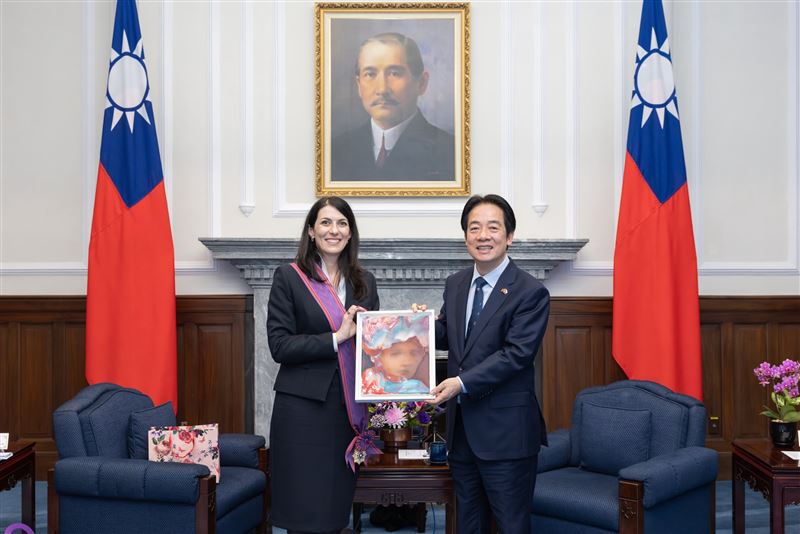 總統賴清德與外交部長林佳龍接見捷克前眾議院議長艾達莫娃女士。（圖／翻攝自林佳龍臉書）