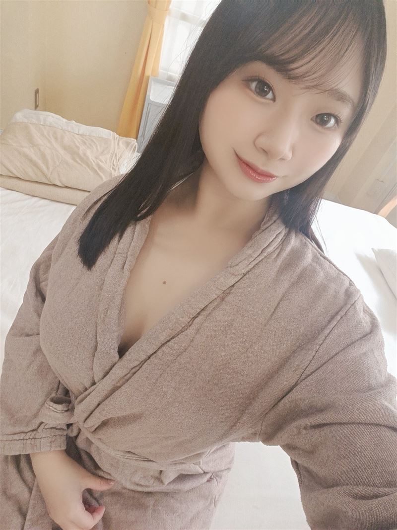 白玉(しらたま) 擁有極品J罩杯火辣身材，而且超喜歡色色，性慾有夠強。（圖／翻攝自白玉Ｘ）