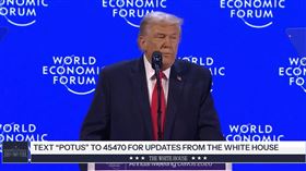 川普在瑞士達沃斯世界經濟論壇上發表演說，嗆歐洲領袖如果沒有美國在二戰帶頭打贏，「你們都要講德語、日語」（圖／截自白宮Youtube頻道）