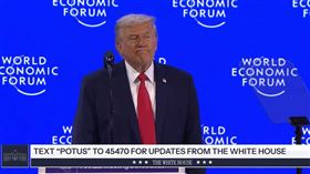 川普在世界經濟論壇上的演說猛開地圖砲，把從歐洲領袖、加拿大總理、綠能和移民議題都被掃了一遍。（圖／翻攝自白宮Youtube頻道）