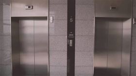 電梯飄惡臭！77翁跌落井底遭反覆輾壓腐爛