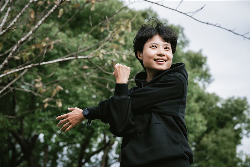 台灣四位女將程彥綾、古曉文、林于馨、黃馨儀，獲捷運營造大廠「奧村組」贊助，將遠征大阪國際女子馬拉松。行前特地參訪潛盾工程，體悟「沒有奇蹟、只有累積」的精神，期許像潛盾機般堅定前進，在世界級賽道上展現台灣韌性。(圖／奧村組提供)