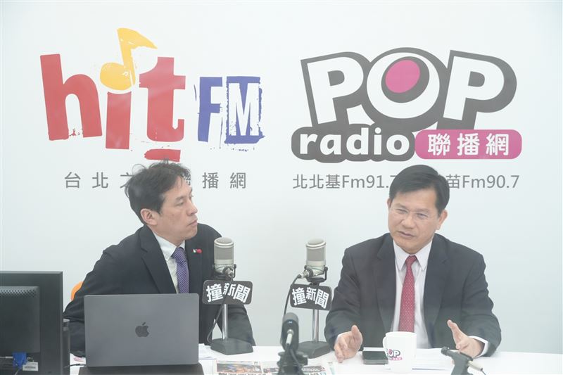 《POP撞新聞》黃暐瀚專訪外交部長林佳龍。（圖／《POP撞新聞》提供）